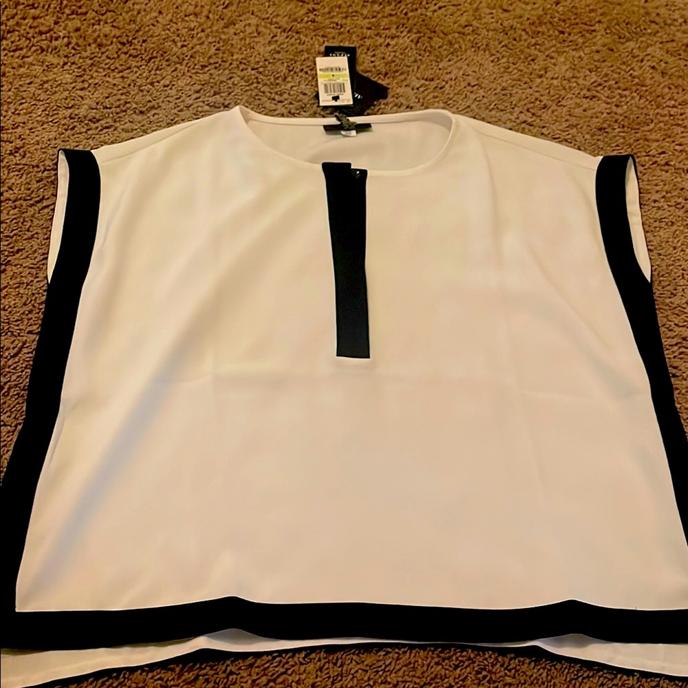 Alfani Black and White Sleeveless Boxy Blouse with Bib Collar